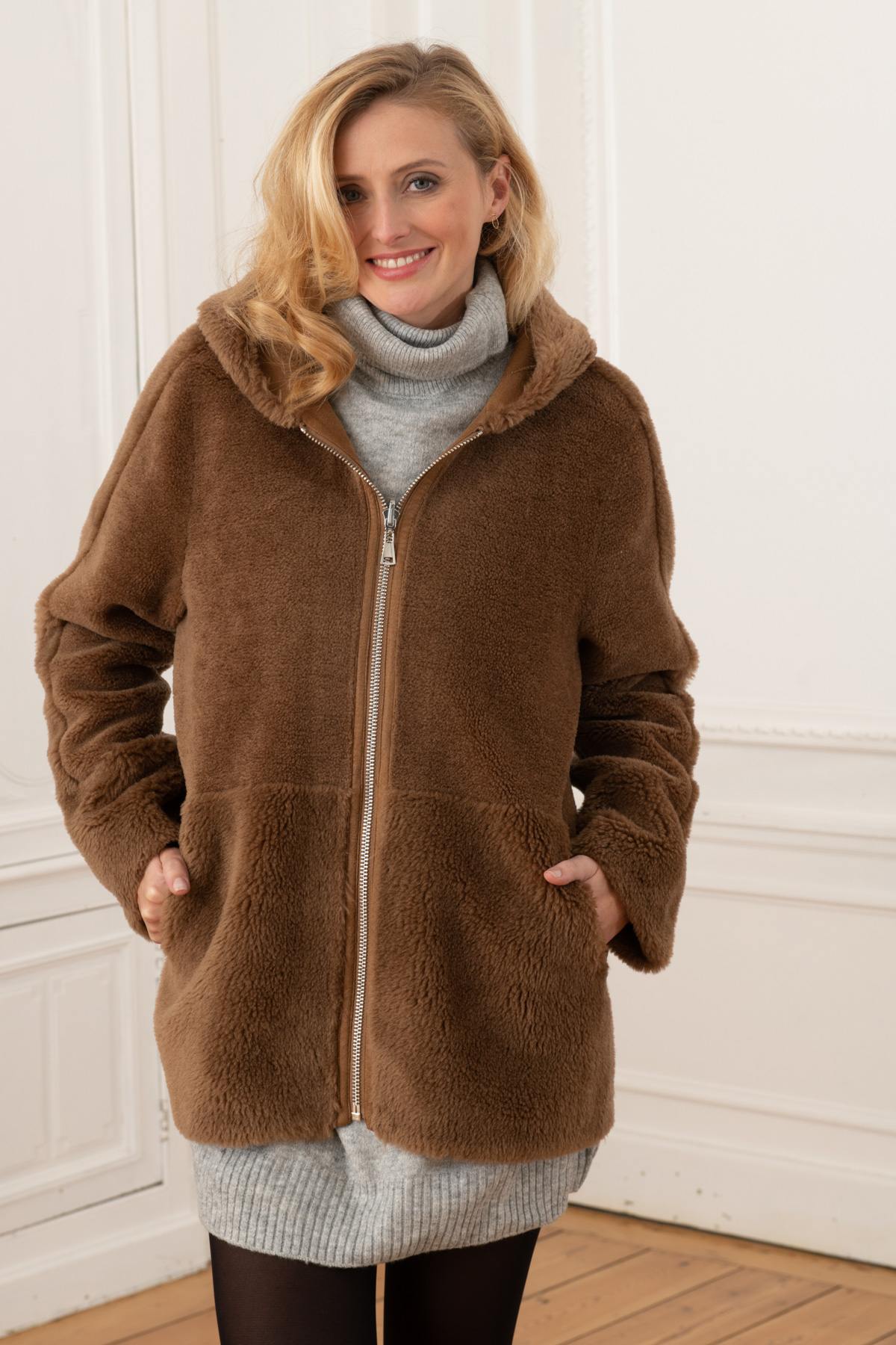 Cognac faux fur hooded coat - Image n°5