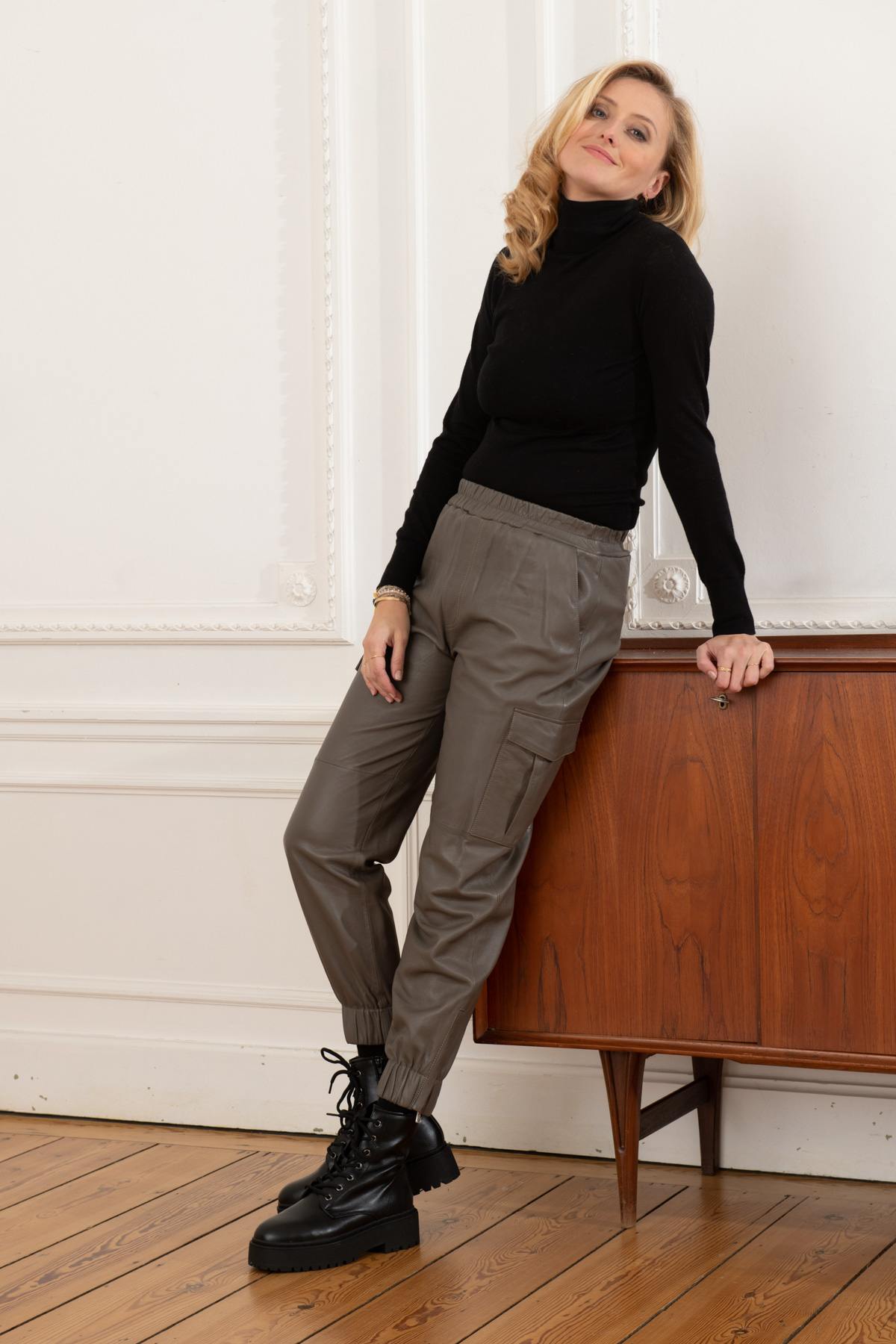 Women's cargo style leather pants - Image n°6