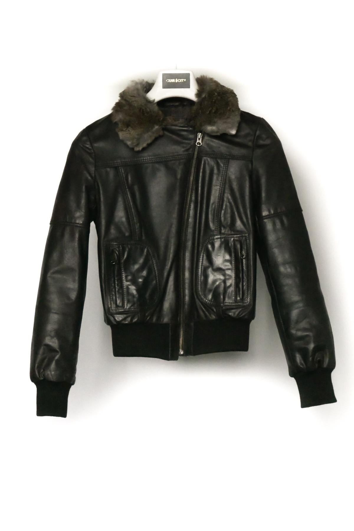 Women's leather jacket with fur-lined collar - Image n°2