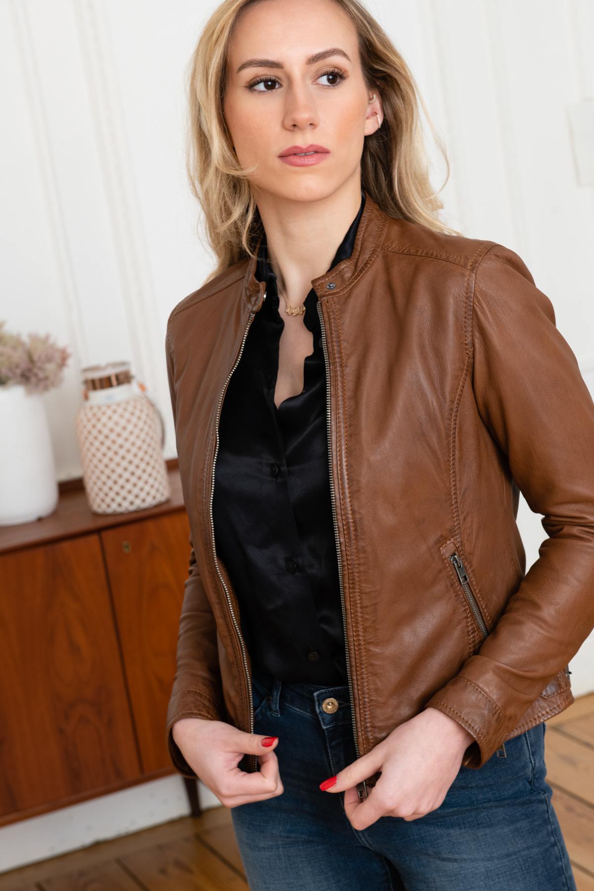 Brown leather jacket with biker collar - Image n°7