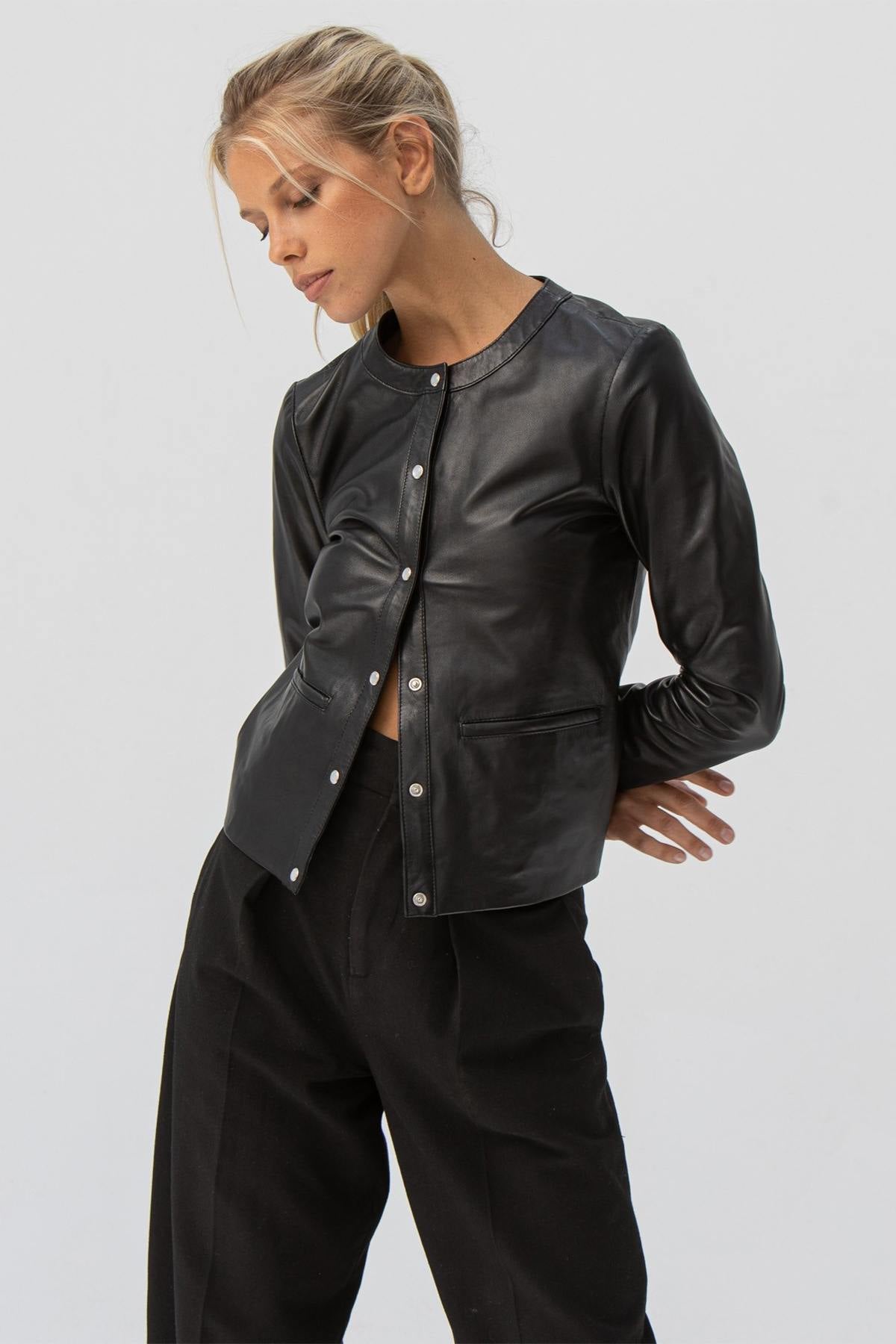 Spencer type jacket in black leather - Image n°5