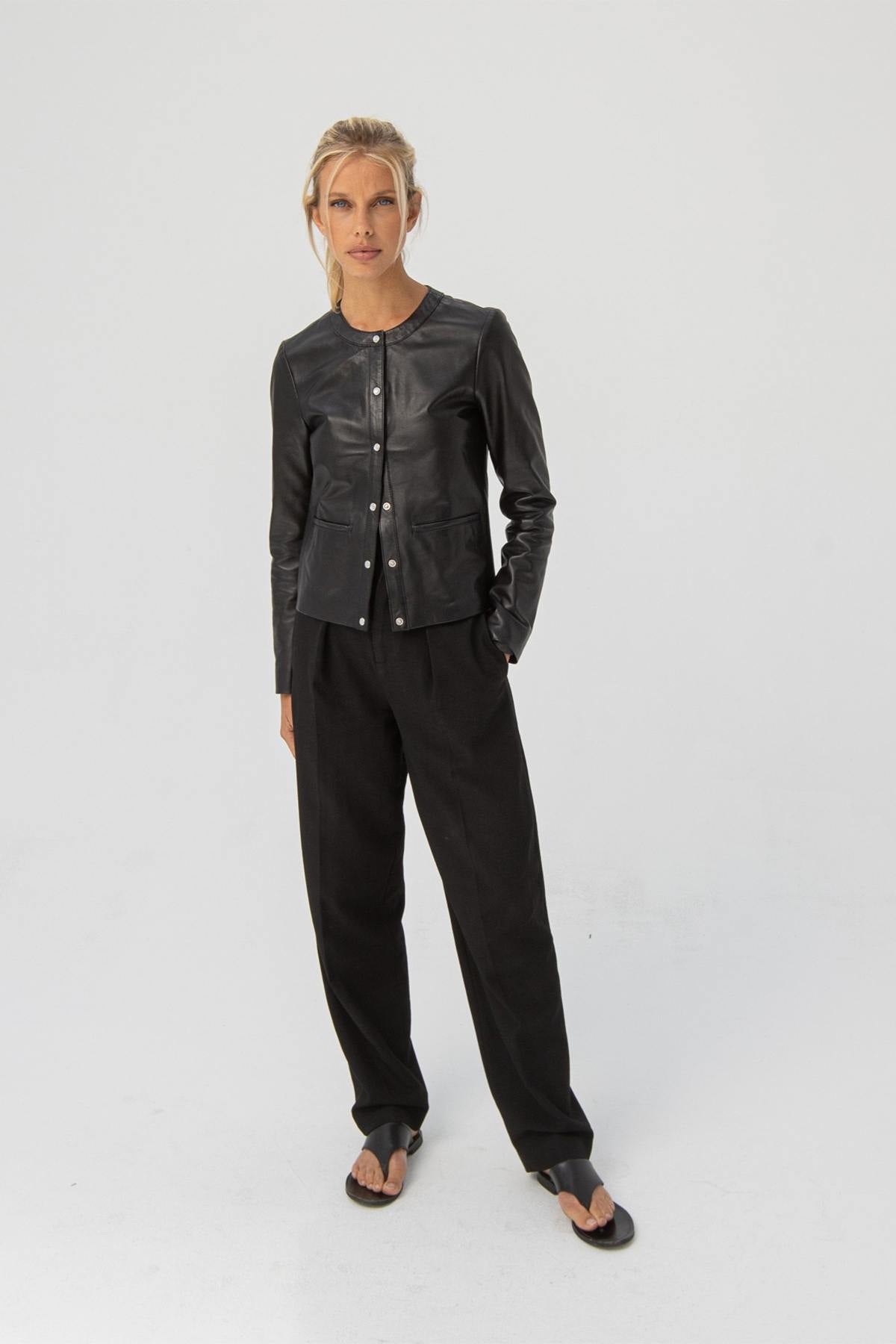 Spencer type jacket in black leather - Image n°2