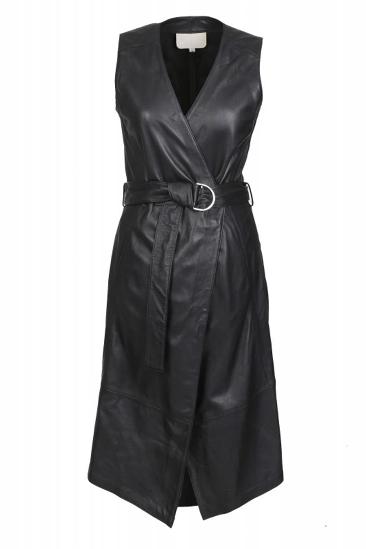 Fitted and belted dress in black leather - Image n°6