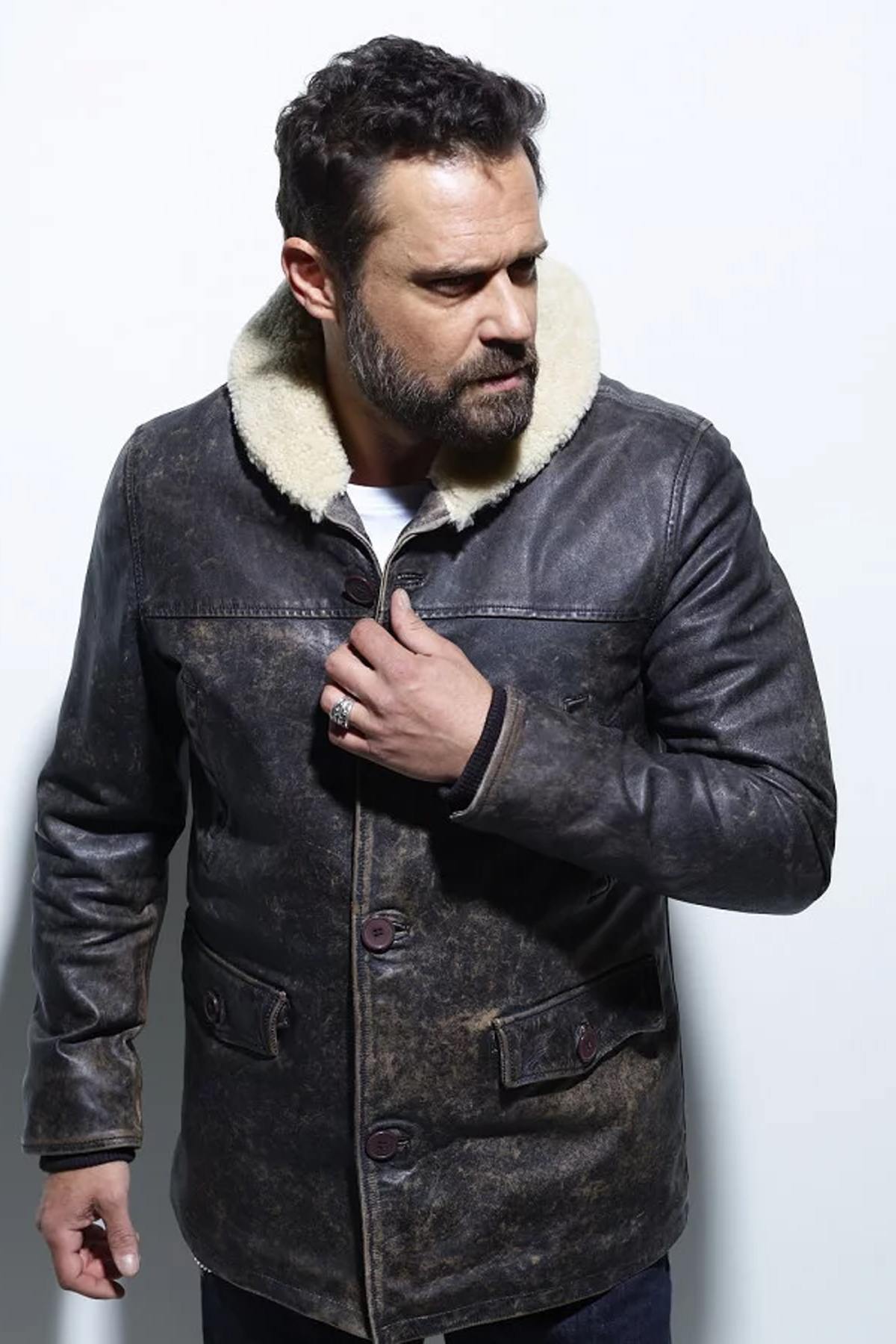 Aviator jacket in aged cowhide leather - Image n°1