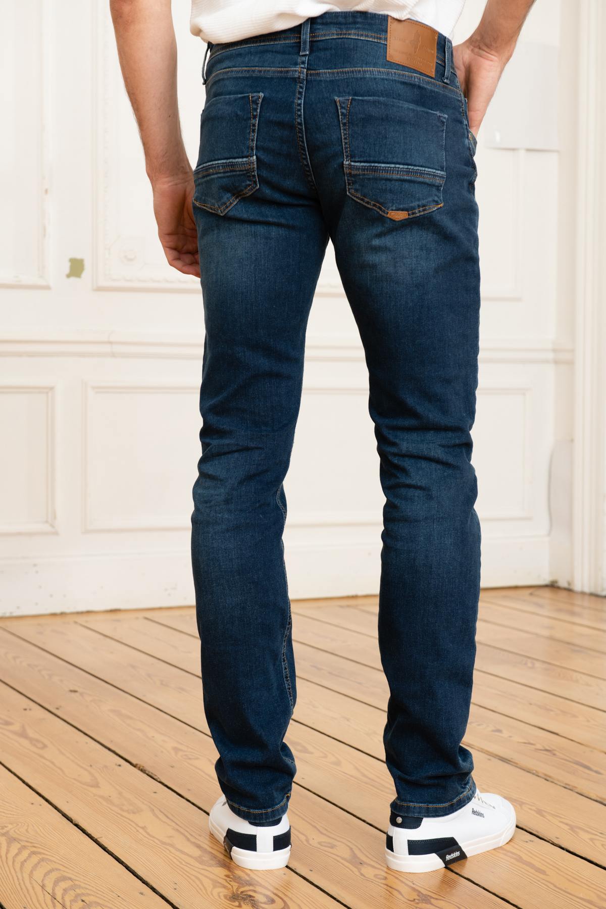 Men's faded blue jeans - Image n°3