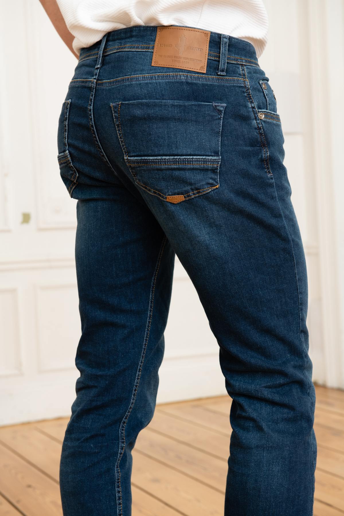 Men's faded blue jeans - Image n°2