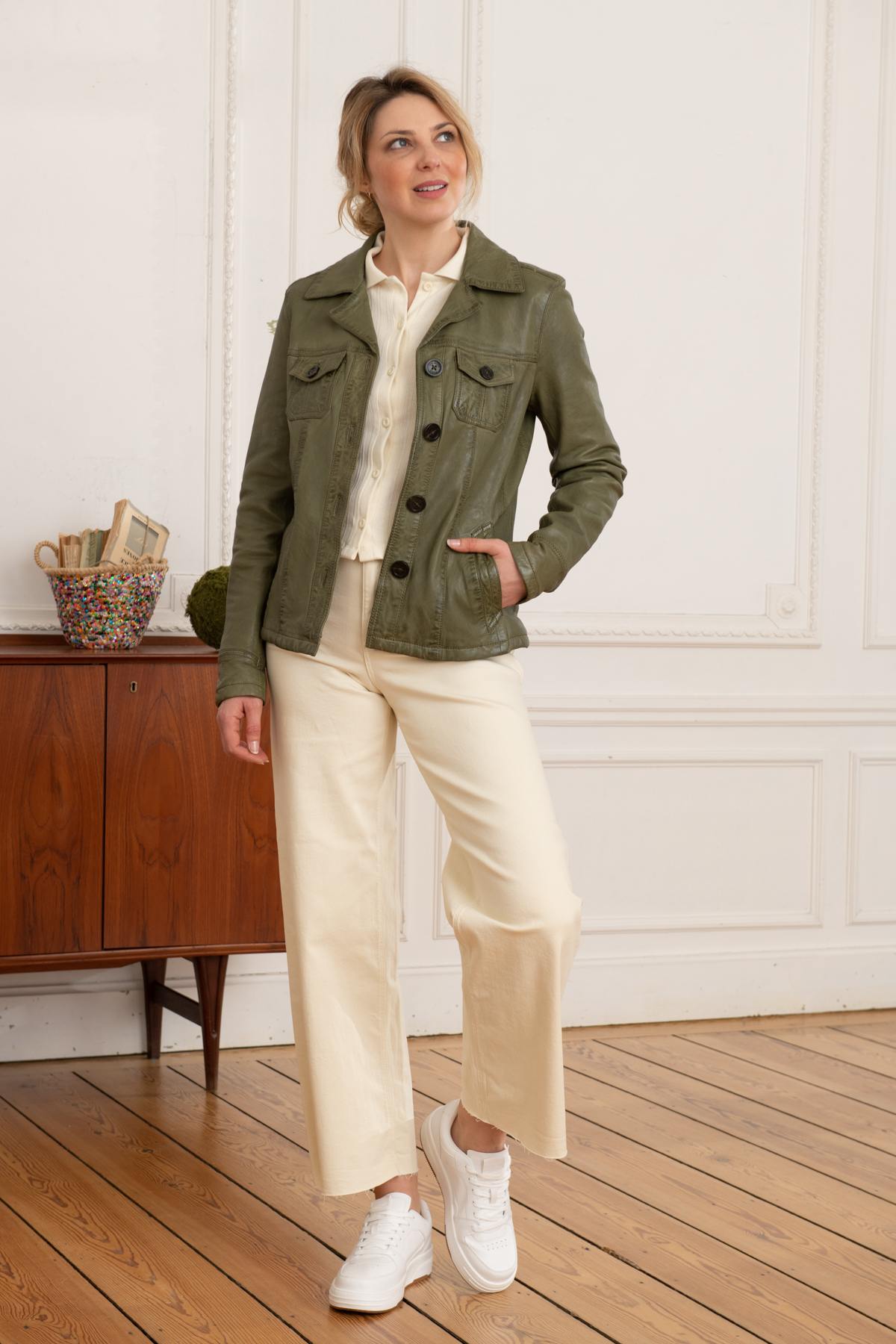 70's-inspired aged khaki leather jacket - Image n°2