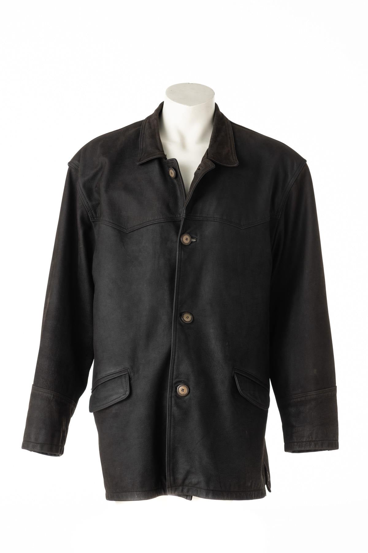  Men's coat with button - Image n°1