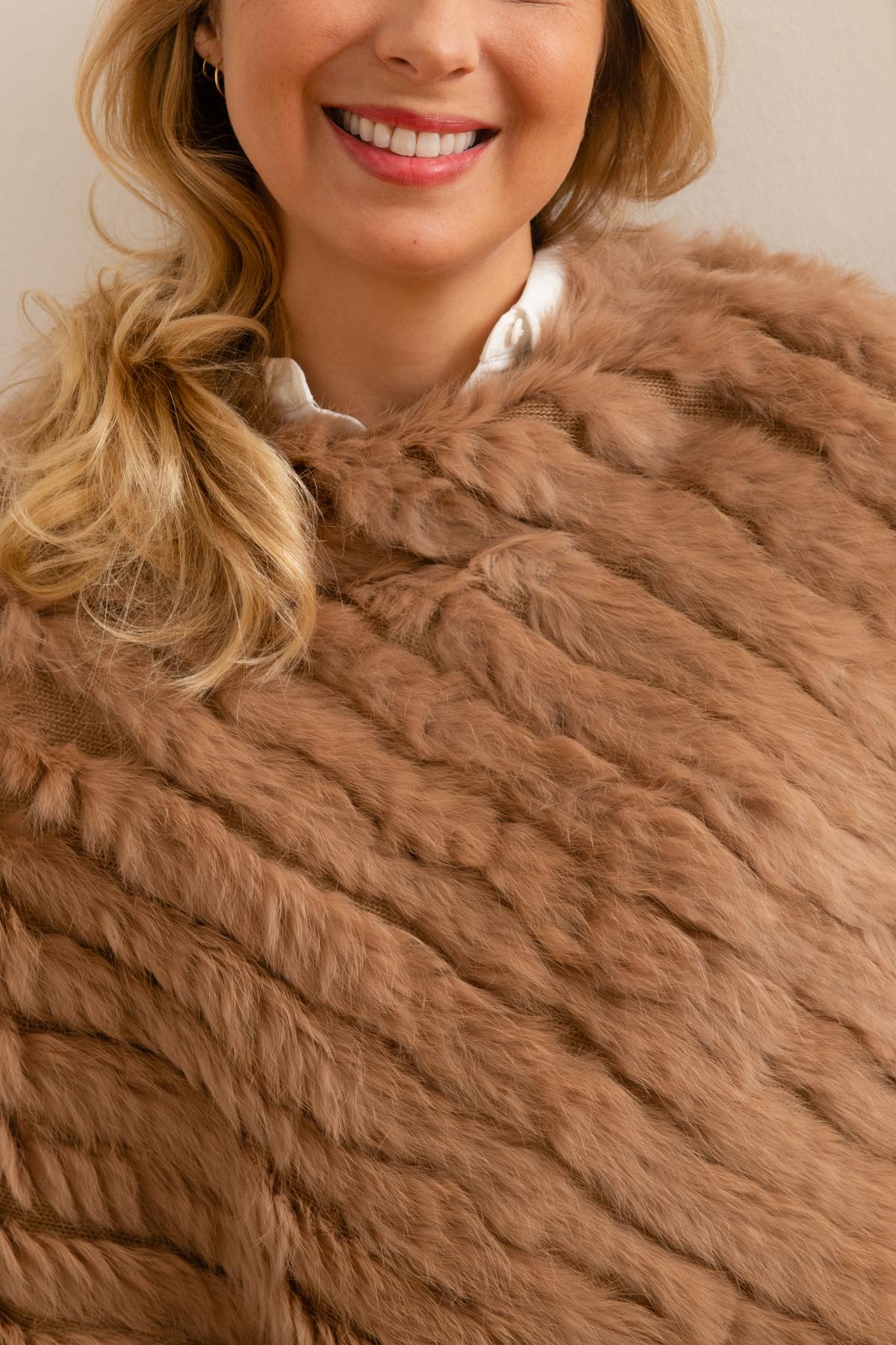 Brown rabbit fur poncho - Image n°4