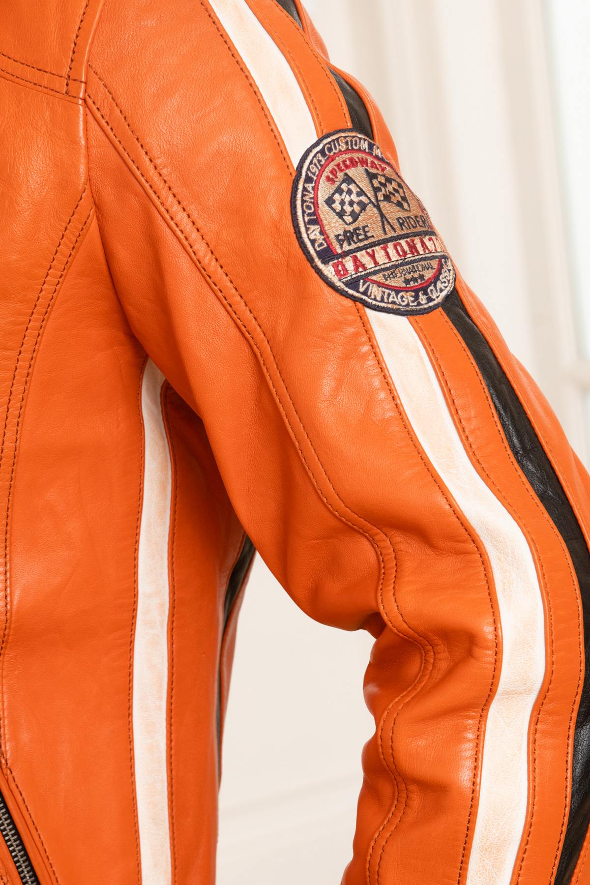 Orange racing leather jacket - Image n°7