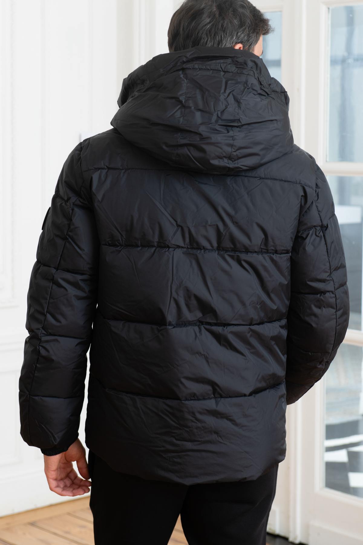 Warm black down jacket - Image n°10