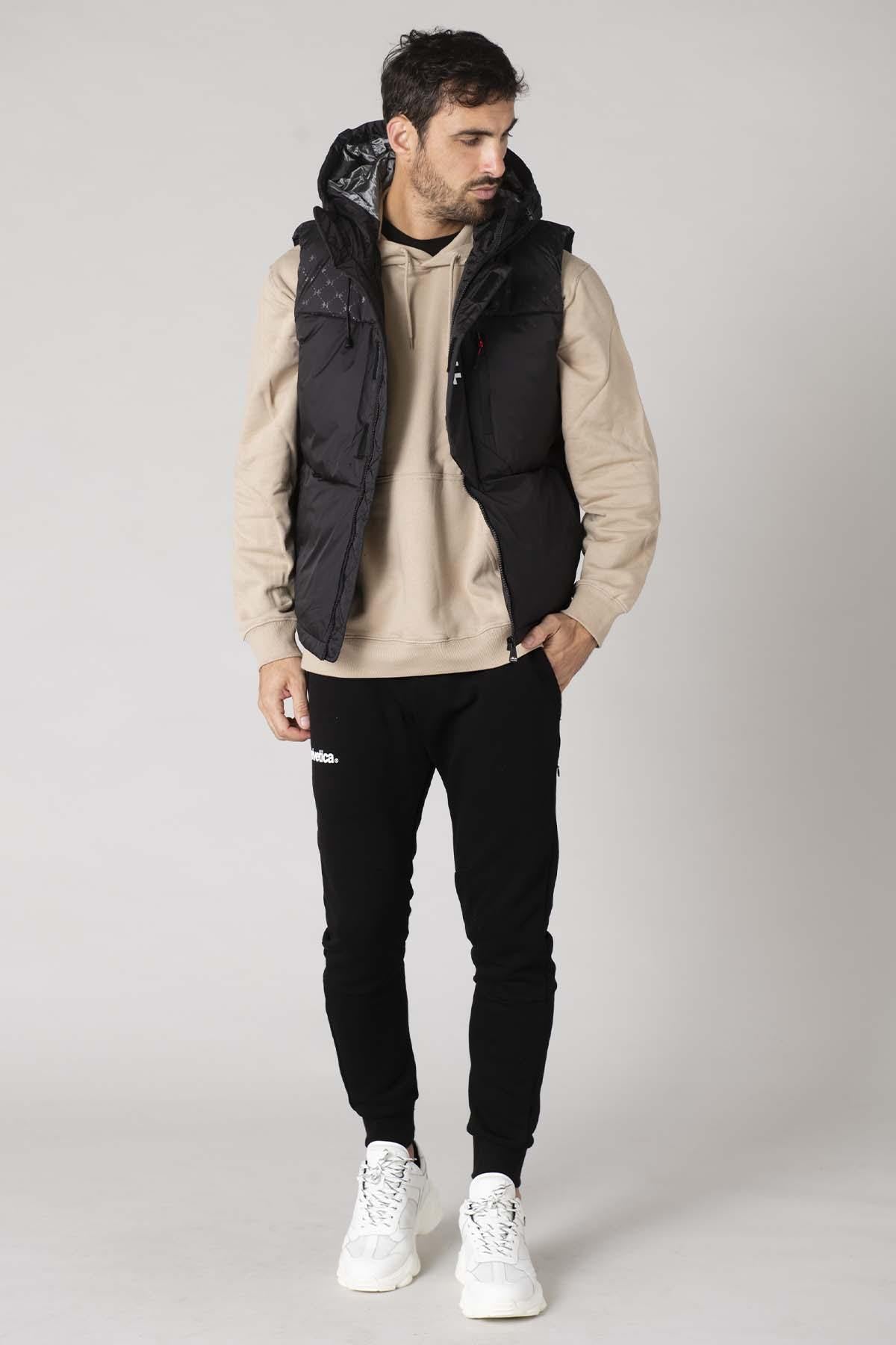 Sleeveless mountain down jacket - Image n°4